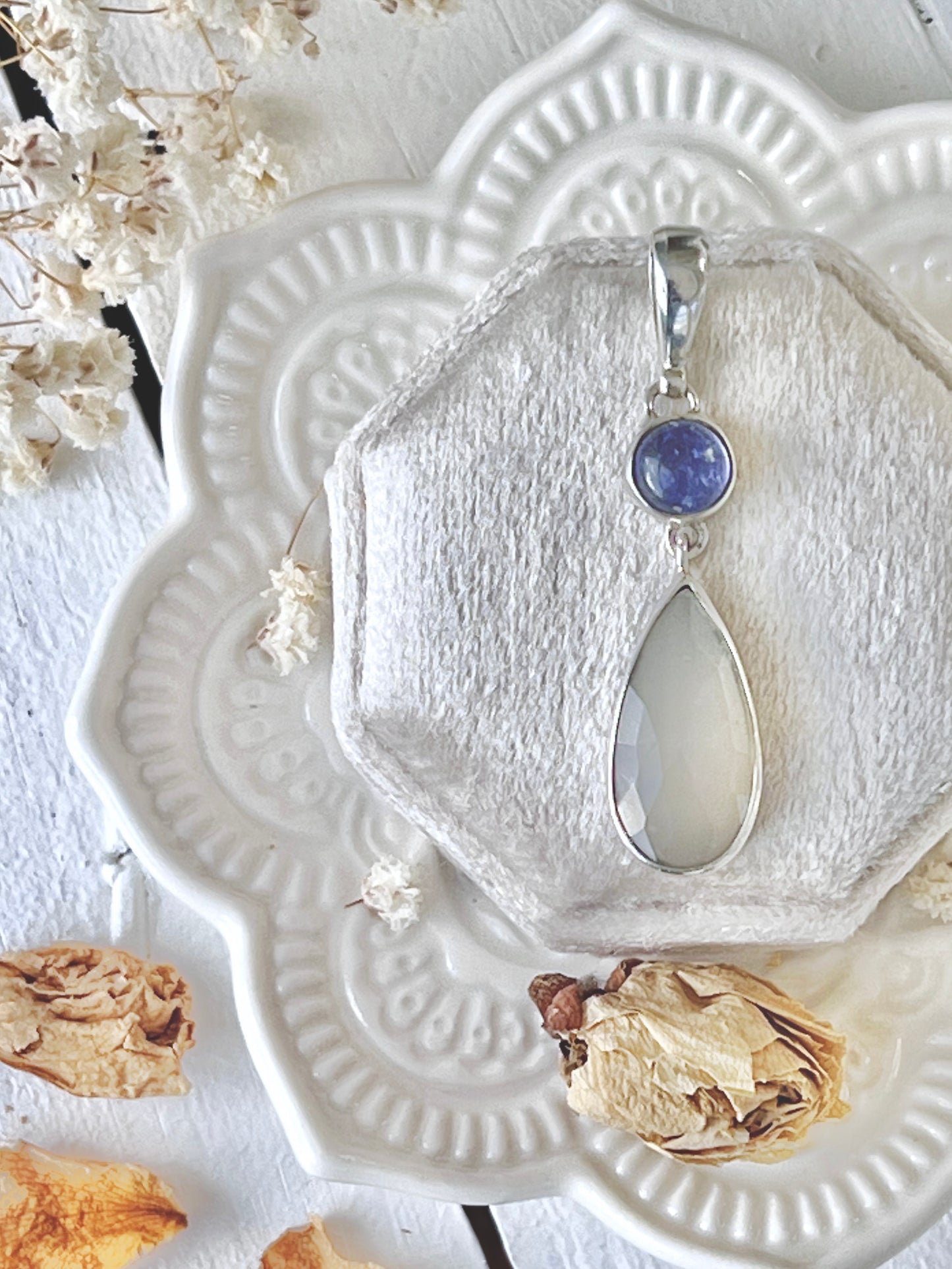 ‘Blue Moon’ Tanzanite & White Moonstone Pendent 925 TME1