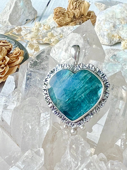 ‘Cordelia’ Heart Ocean Kyanite Pendent